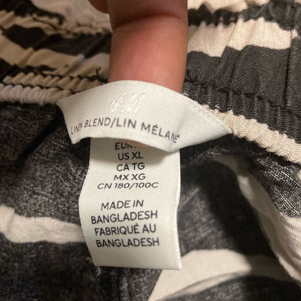 H&M Print Shorts - Picture 2 of 2